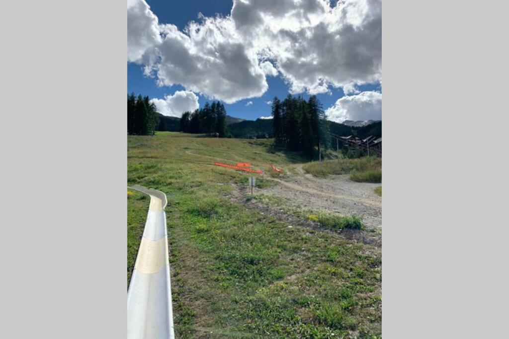 Studio 1600 Pied Des Pistes Avec Magnifique Vue Puy-Saint-Vincent Luaran gambar
